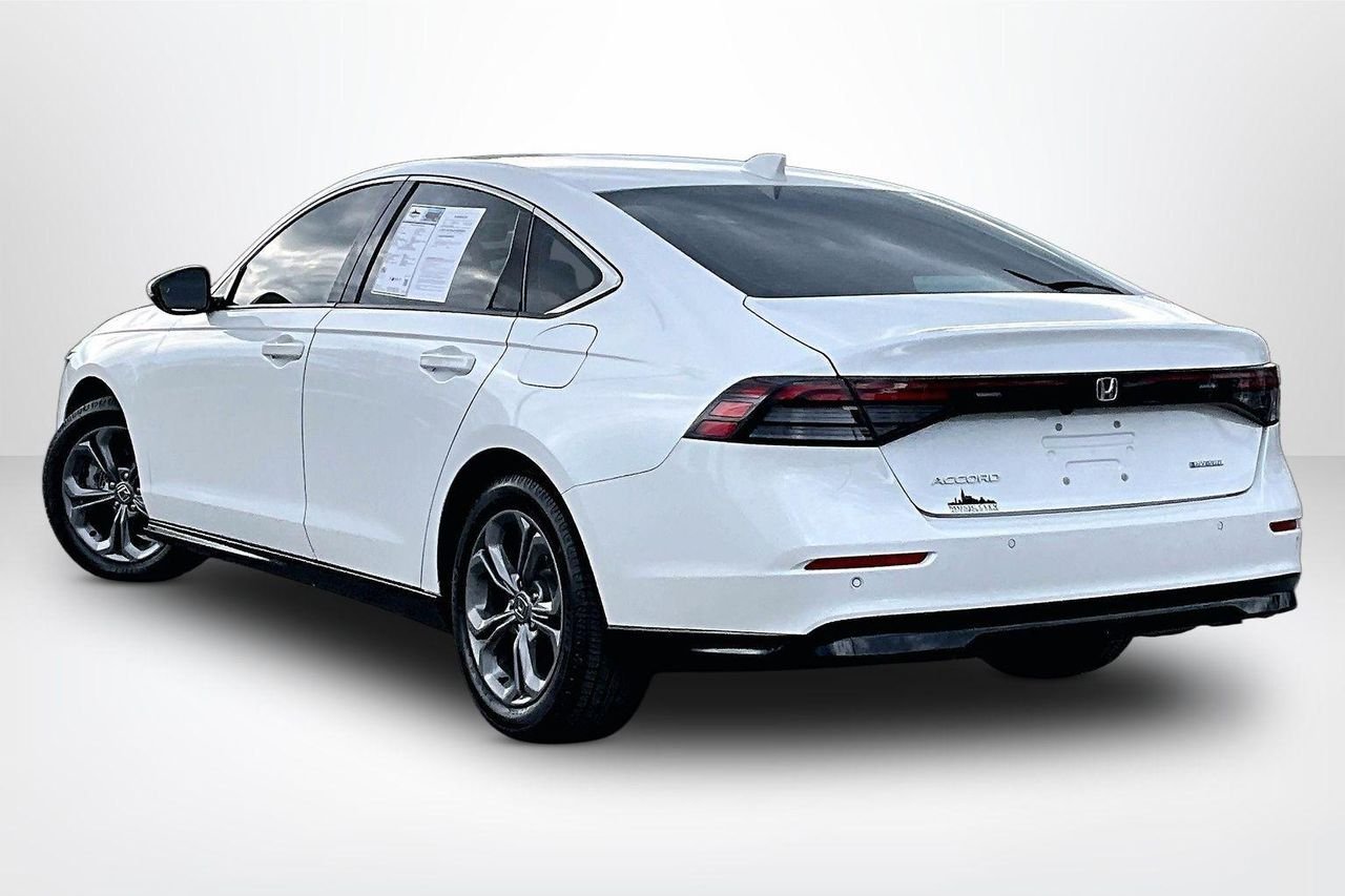Used 2024 Platinum White Pearl Honda EX-L image 5