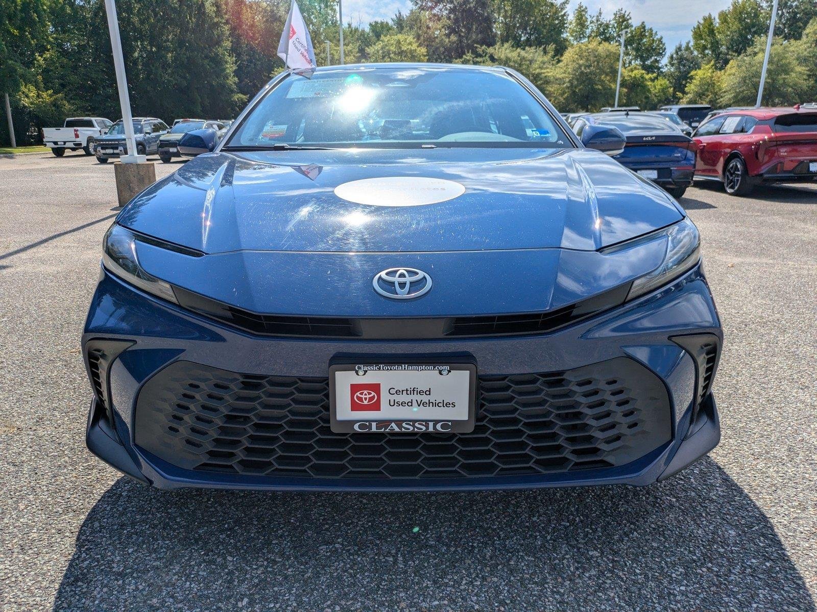 Used 2025  Toyota SE image 9