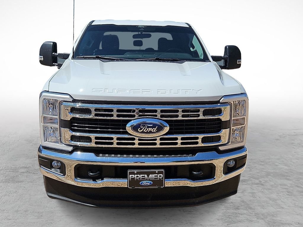 Used 2025 Oxford White Ford XLT image 3