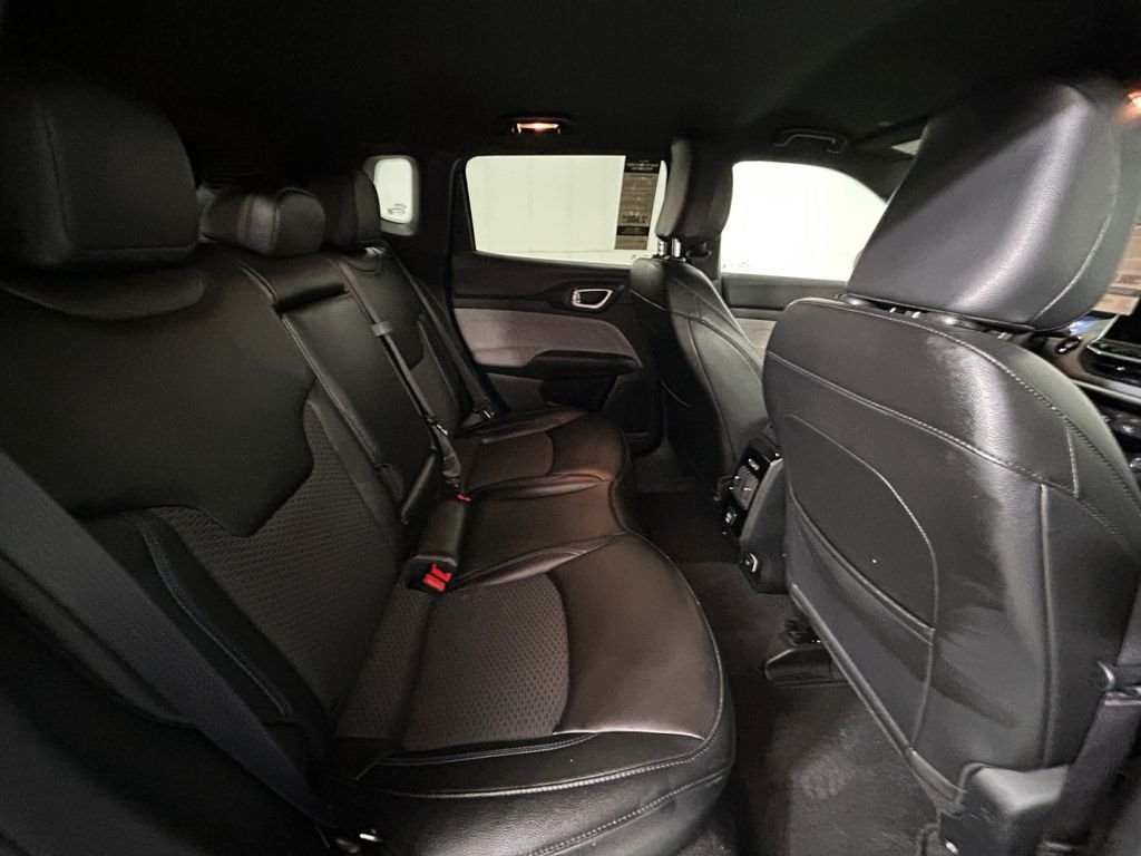 Used 2024 Blue Jeep Latitude image 17