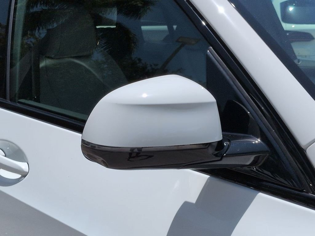 New 2026 Alpine White BMW xDrive40i image 12