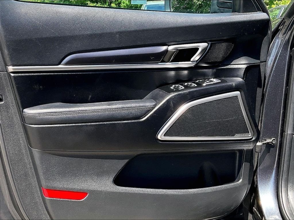Used 2023 Gray Kia LX image 9