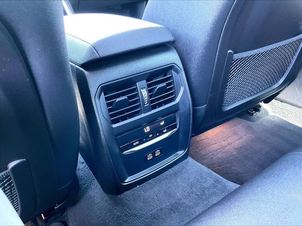 Used 2021 Black BMW 330i image 27
