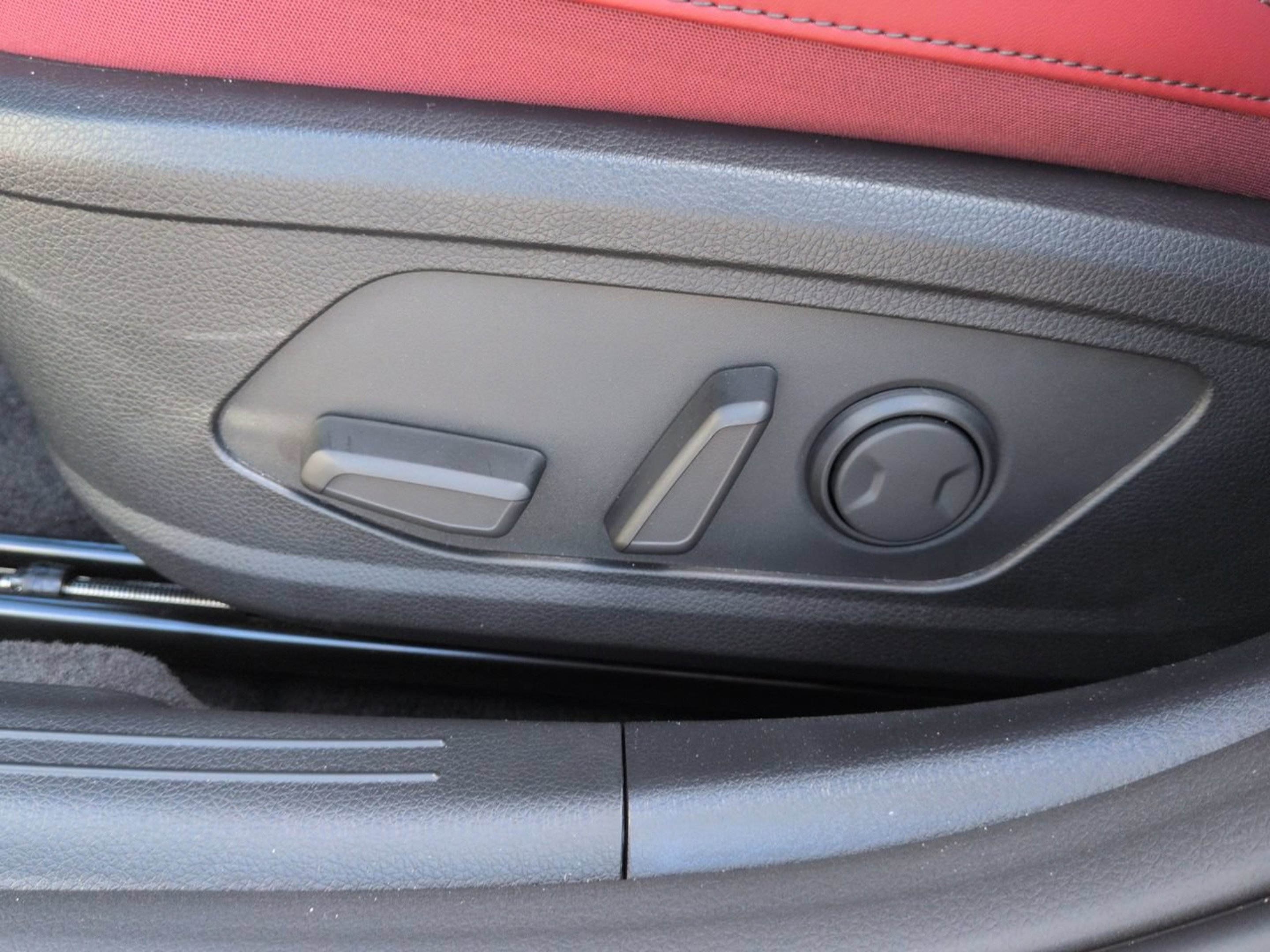 New 2026 Snow White Pearl Kia GT-Line FWD image 32