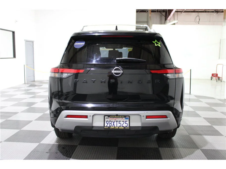Used 2022 Super Black Nissan SL image 5