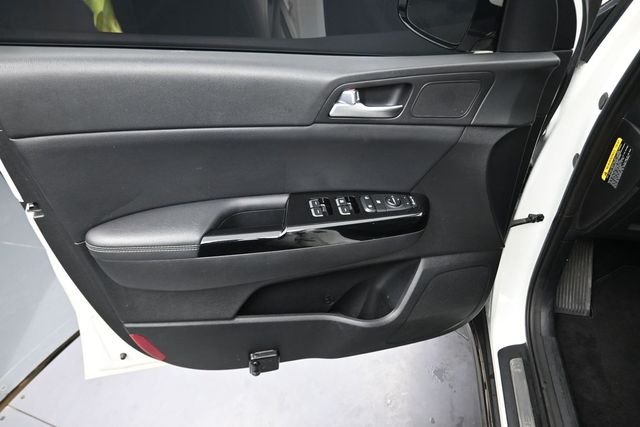 Used 2020 White Kia S image 15