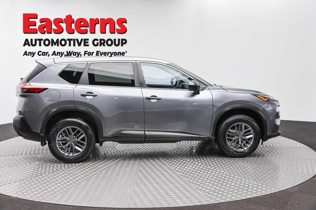 Used 2023 Gray Nissan S image 4