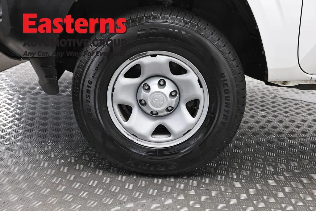 Used 2019 White Toyota SR image 31