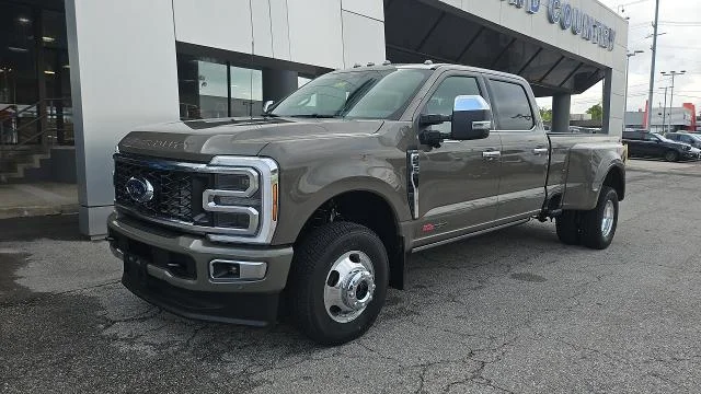 New 2026 Marsh Gray Ford Platinum DRW 4WD image 32
