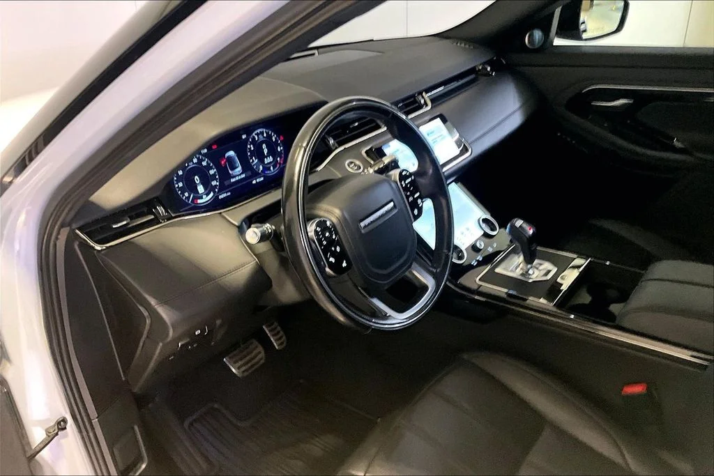 Used 2020 White Land Rover R-Dynamic HSE image 13