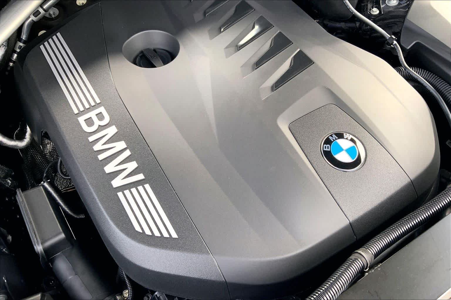 Used 2026 Dravit Grey Metallic BMW xDrive40i image 17