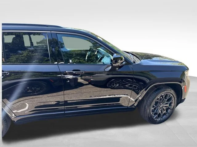 New 2026 Diamond Black Crystal Pearl-Coat Exterior Paint Jeep Summit image 8