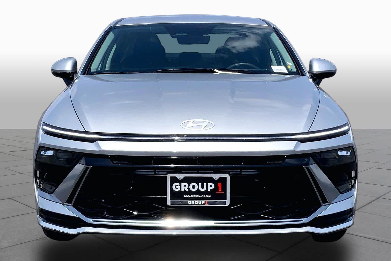 Used 2025 Aero Silver Hyundai SEL image 4