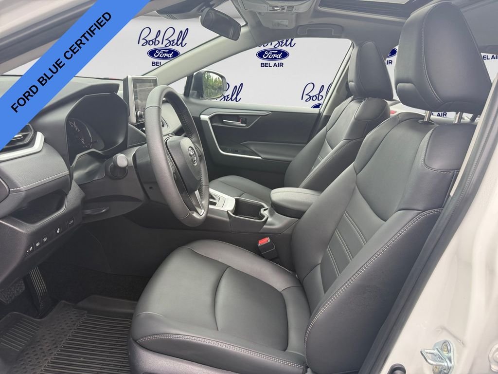 Used 2025 Beige Toyota XLE Premium image 9