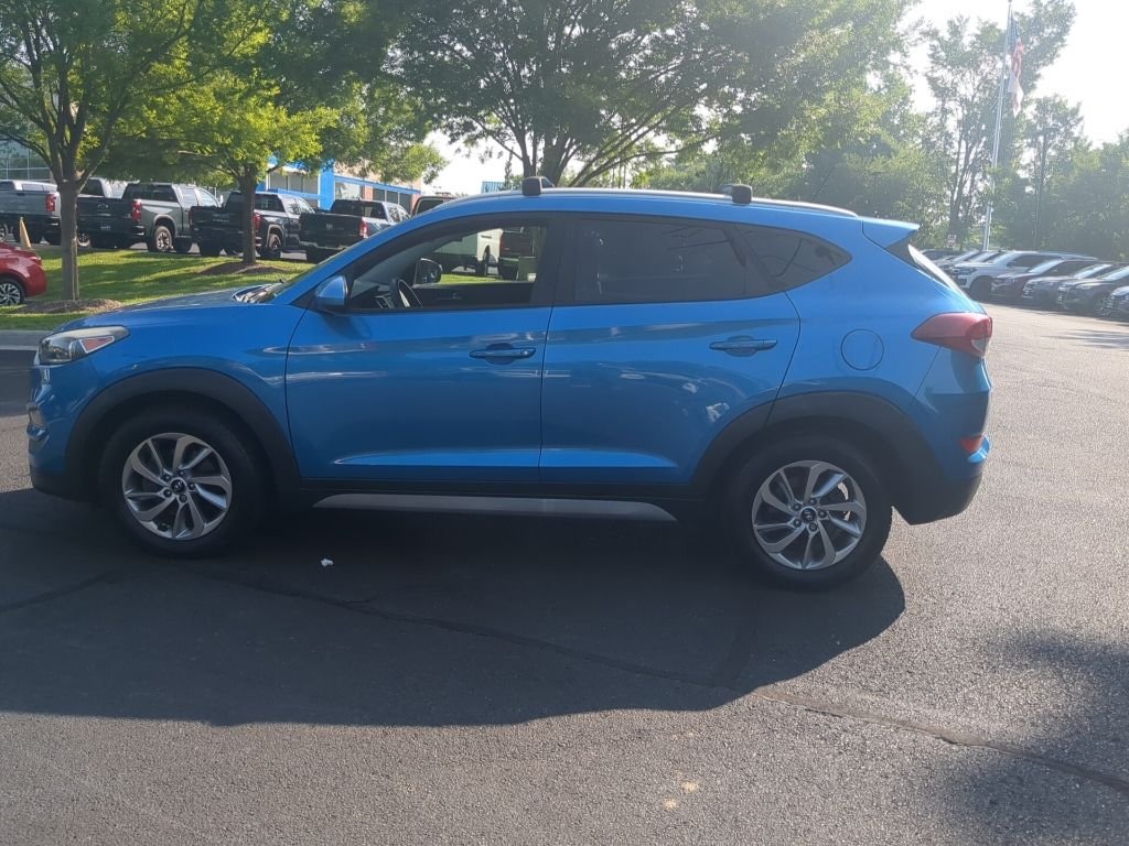 Used 2017 Blue Hyundai SE image 8