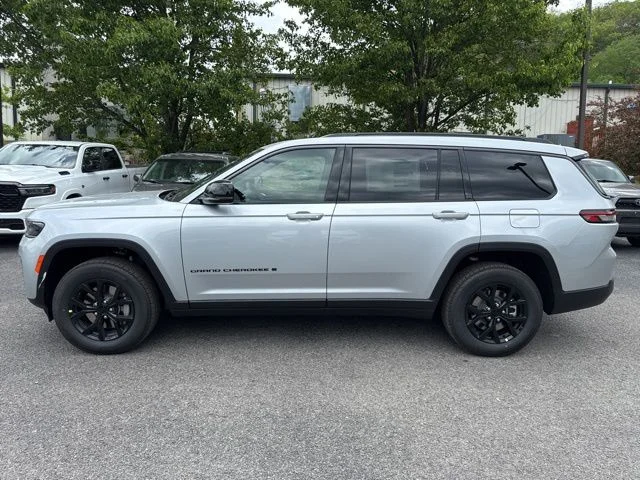 New 2026 Silver Zynith Exterior Paint Jeep Altitude image 6