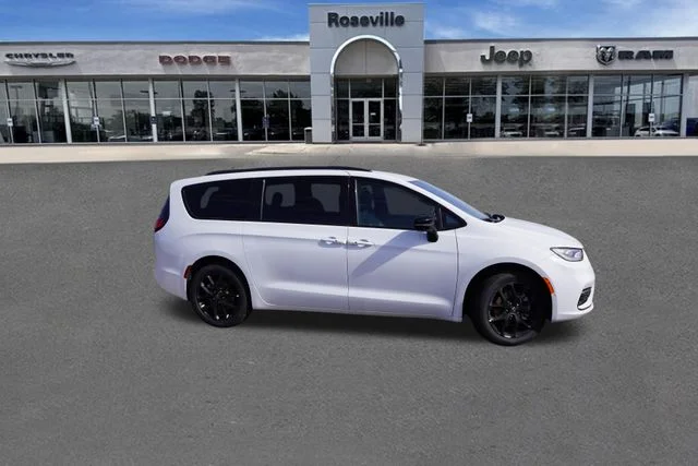 New 2026 Bright White Clear-Coat Exterior Paint Chrysler Select image 3