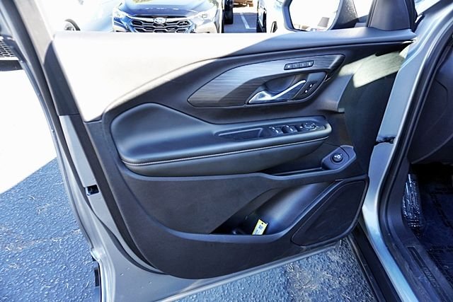 Used 2024 Silver GMC SLT image 21