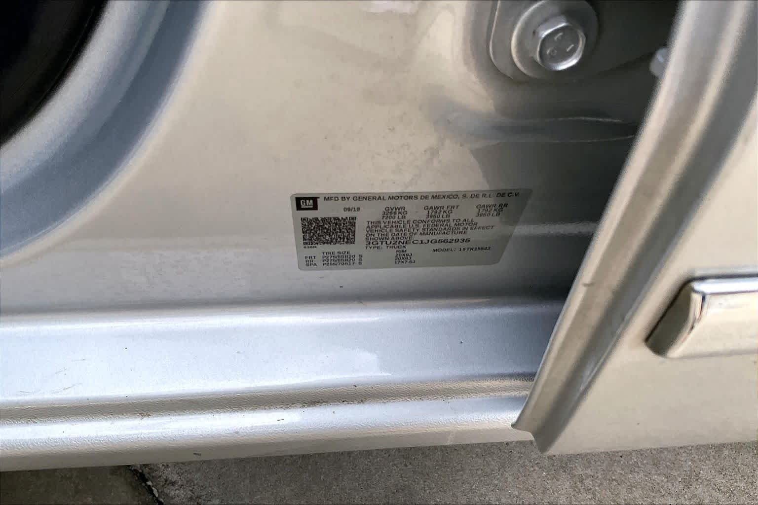 Used 2018 Quicksilver Metallic GMC SLT image 34
