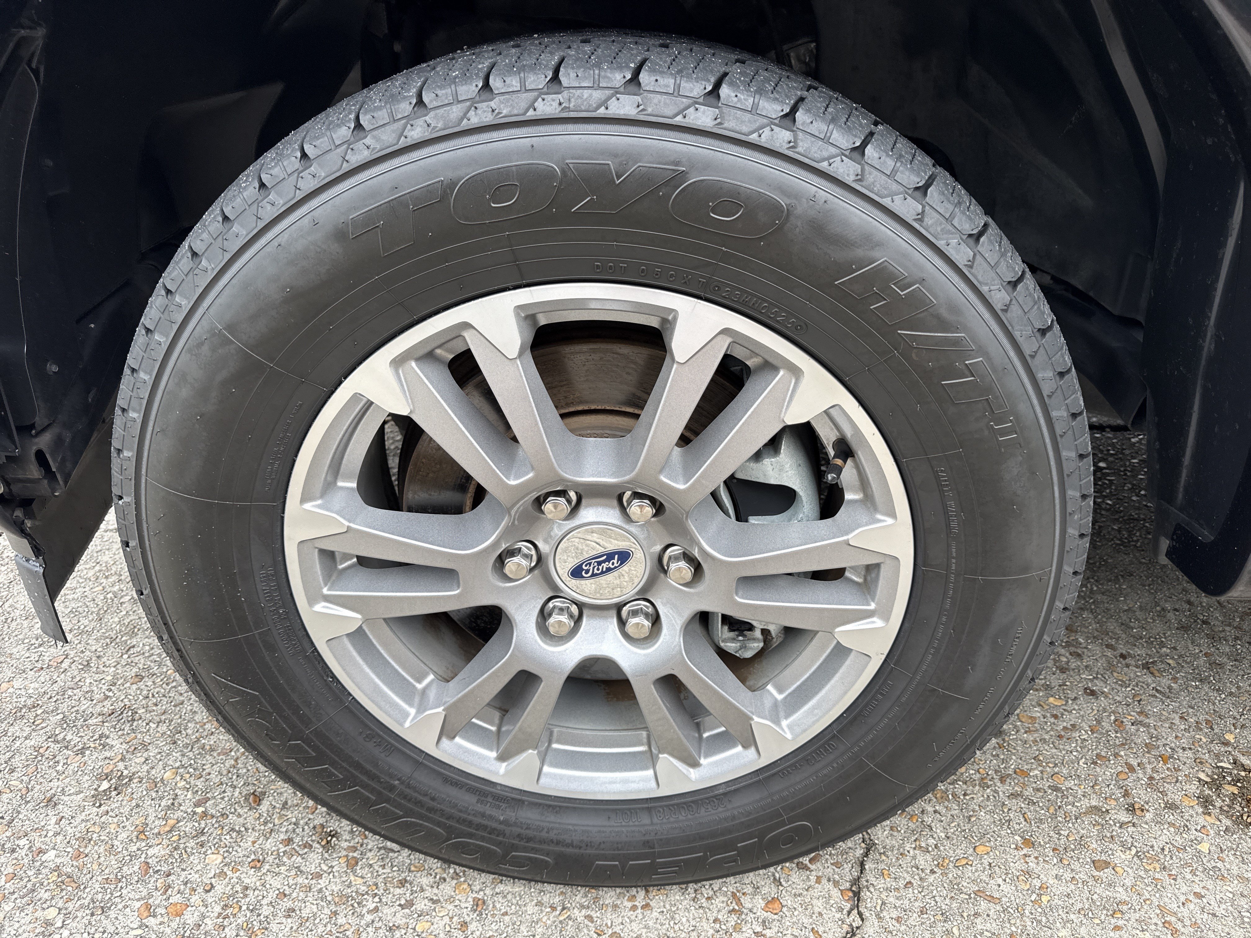 Used 2019 Agate Black Metallic Ford LARIAT image 10
