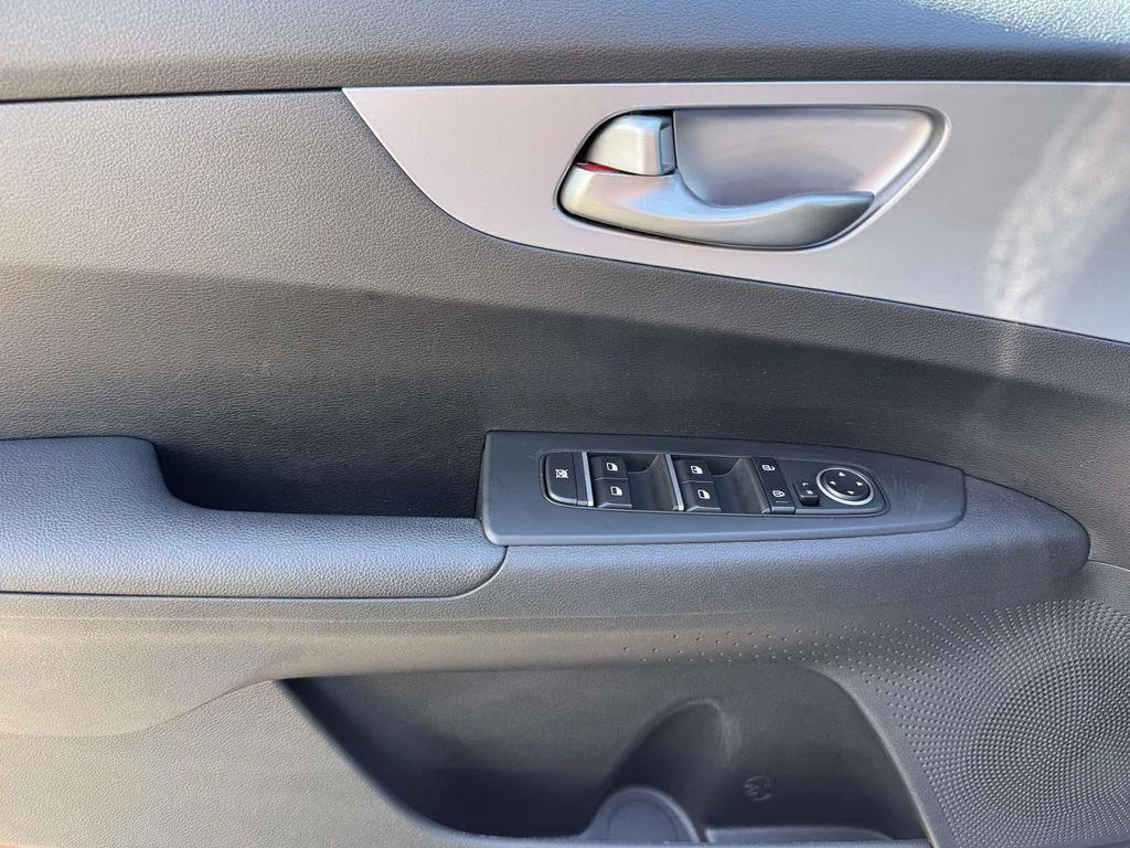 Used 2022 Deep Sea Blue Kia LXS image 18