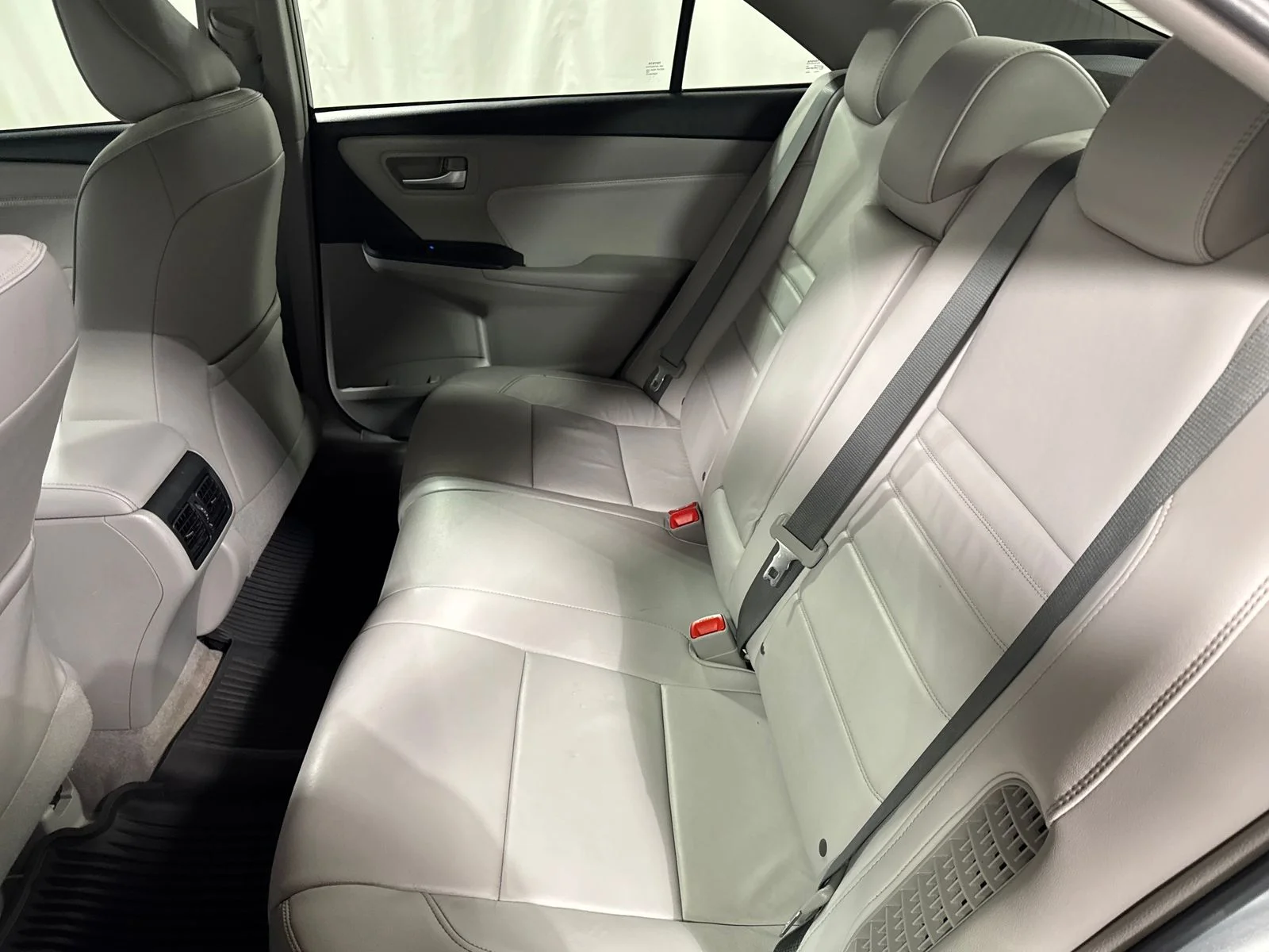 Used 2016 Celestial Silver Metallic Toyota XLE image 5