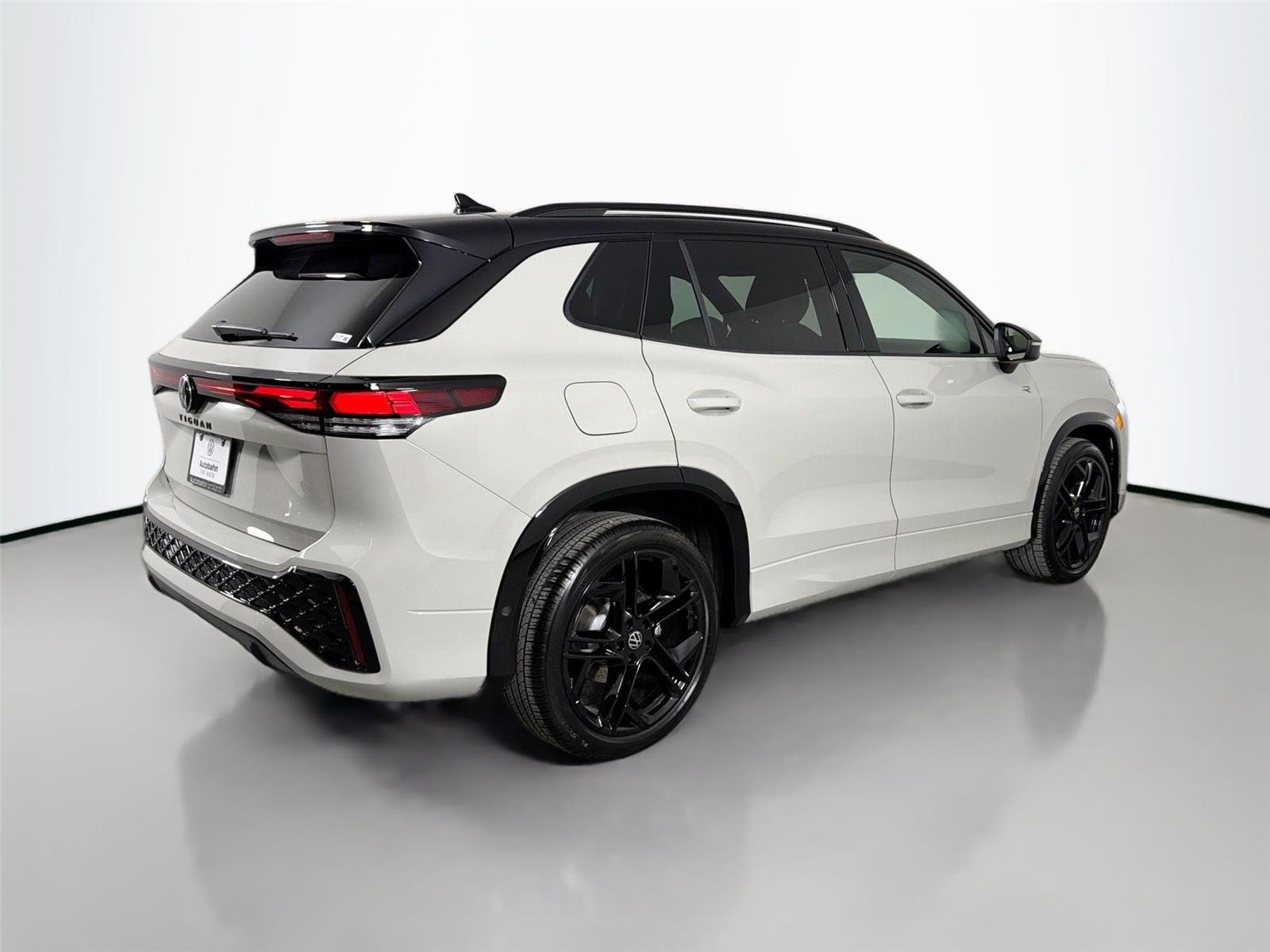 New 2026 Sandstone w/Deep Black Roof Volkswagen SE R-Line Black image 5