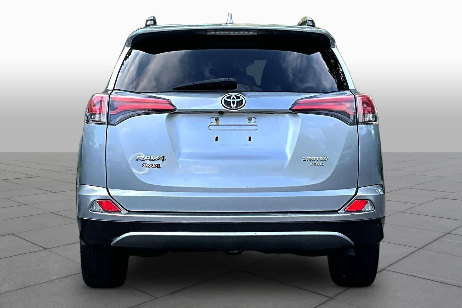 Used 2018 Silver Sky Metallic Toyota Limited image 5