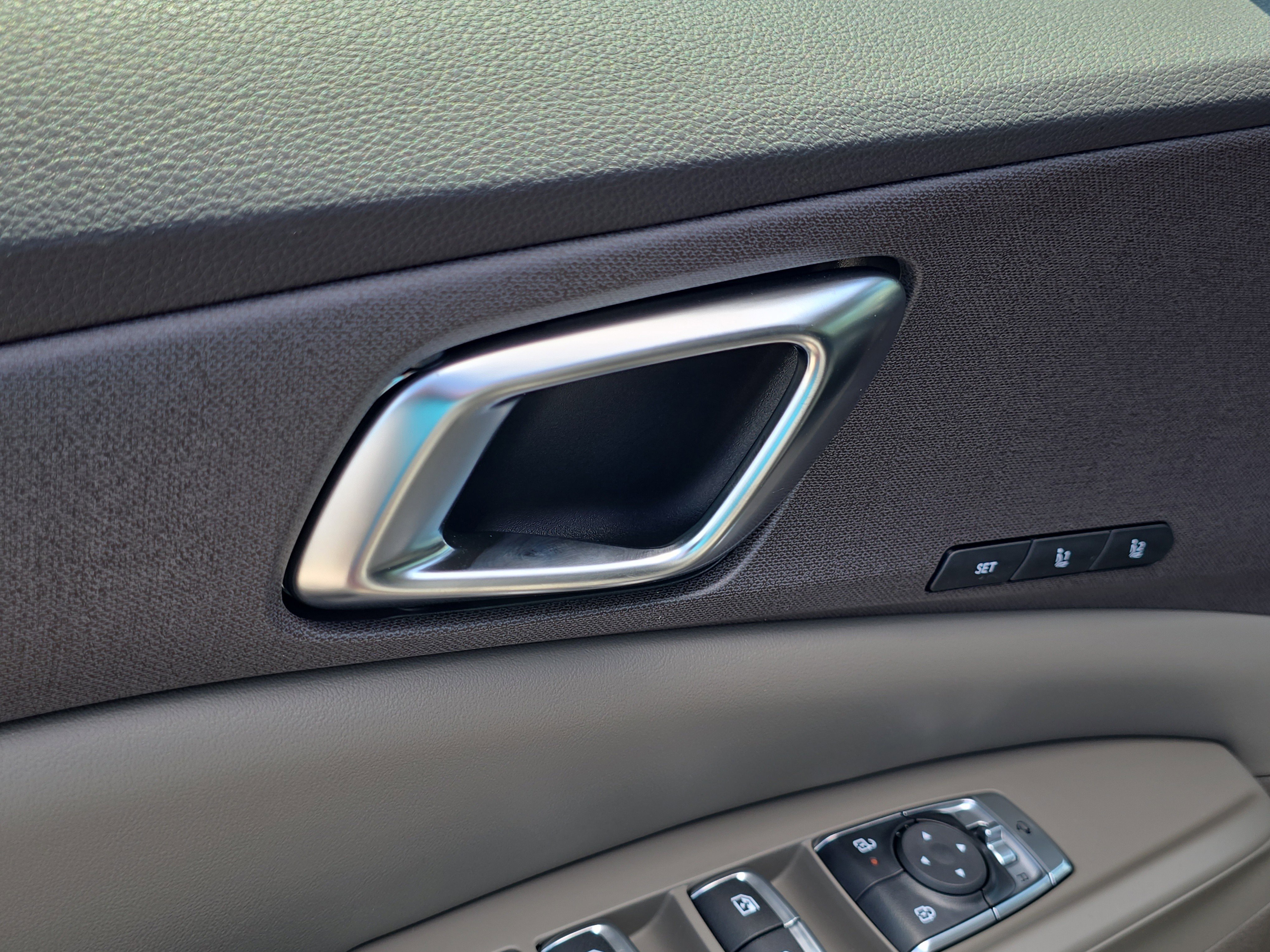 New 2026 Ivory Silver Kia EX image 20