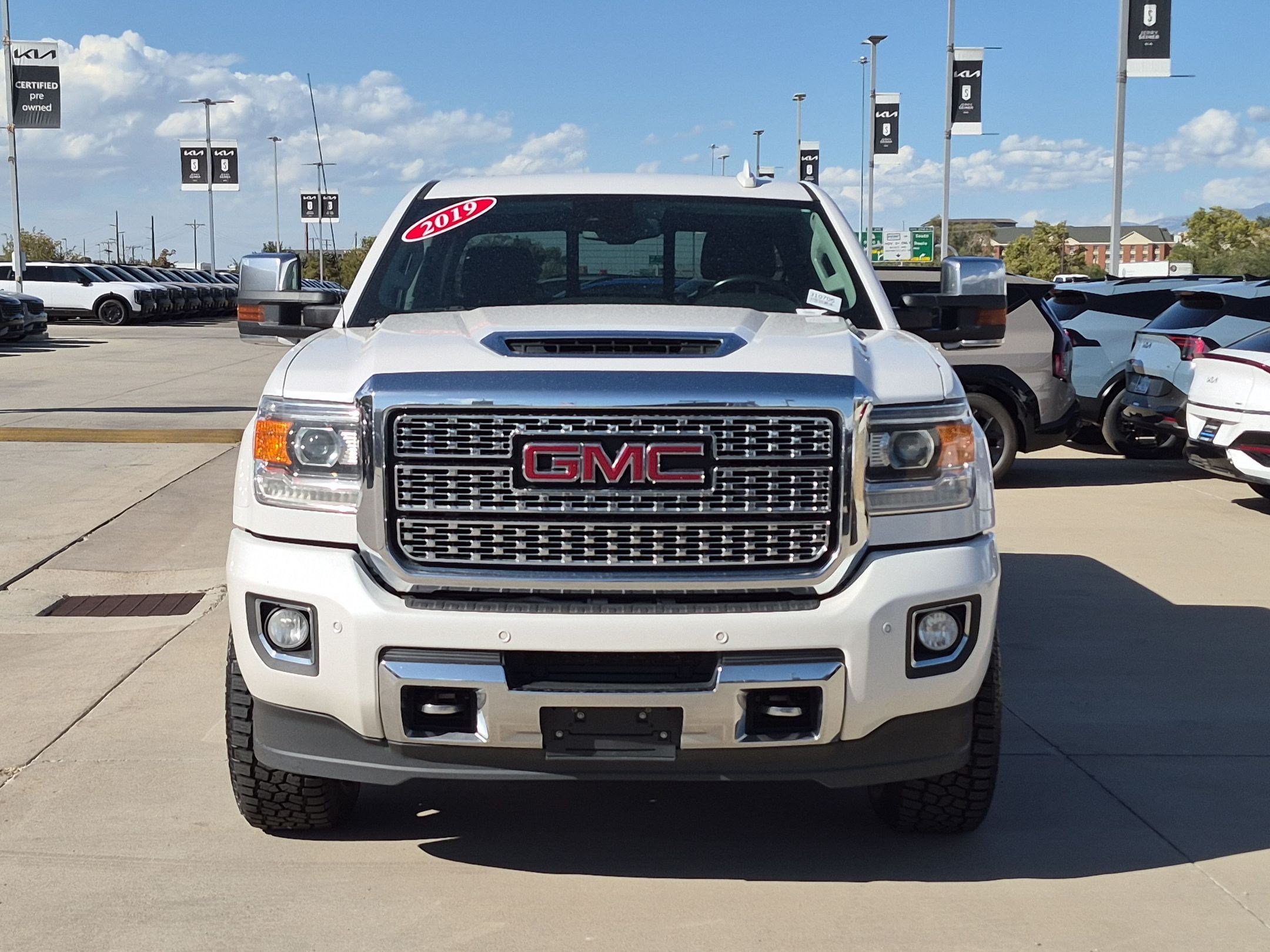 Used 2019 White Frost Tricoat GMC Denali image 8
