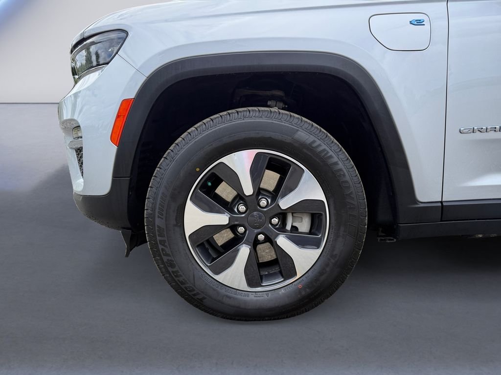 Used 2024 Silver Jeep 4xe image 9
