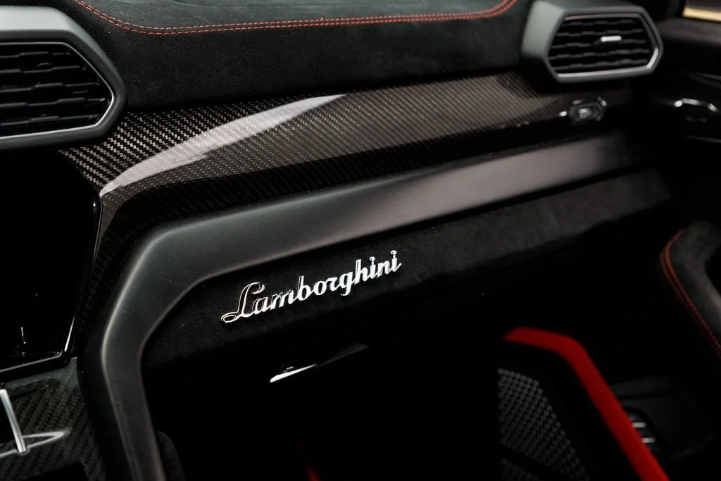 Used 2024 White Lamborghini Performante image 36