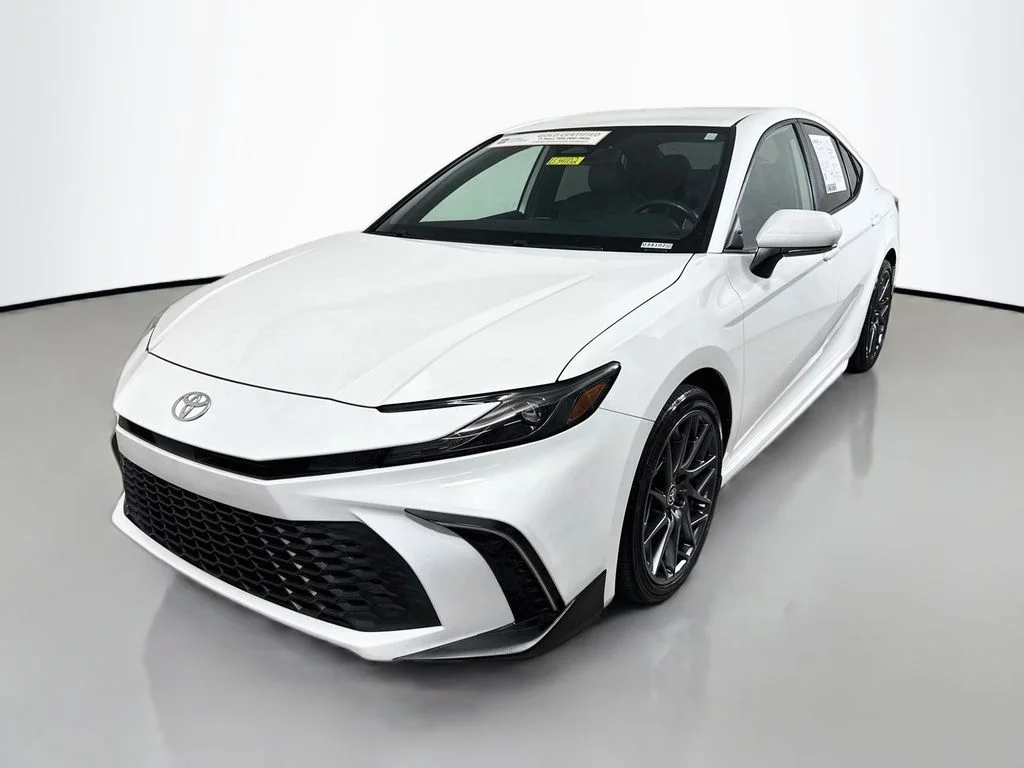 Used 2025 Ice Cap Toyota SE image 3