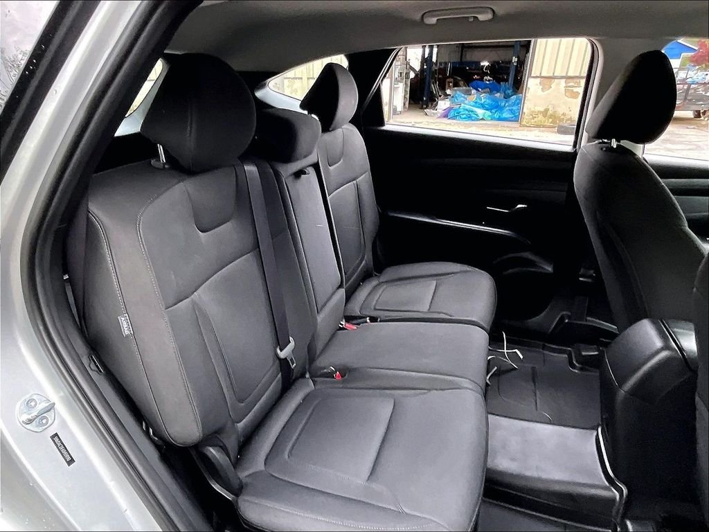 Used 2025 Shimmering Silver Hyundai SE image 16