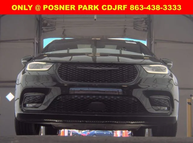 Used 2025 Black Chrysler Limited image 13
