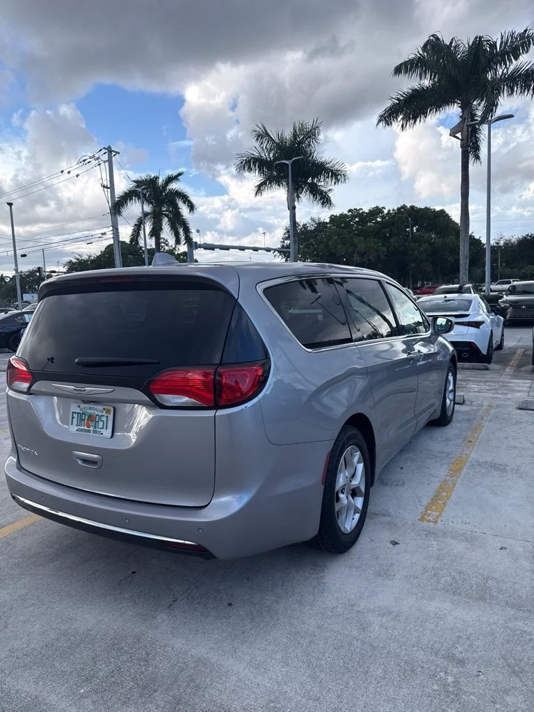 Used 2018 Billet Silver Metallic Clearcoat Chrysler Touring Plus image 7