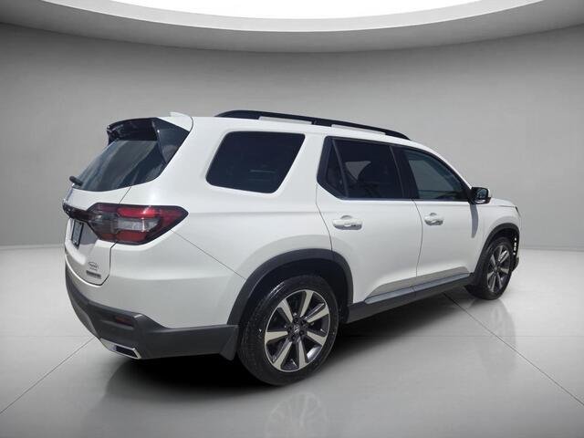 Used 2025 Platinum White Pearl Honda Touring image 5