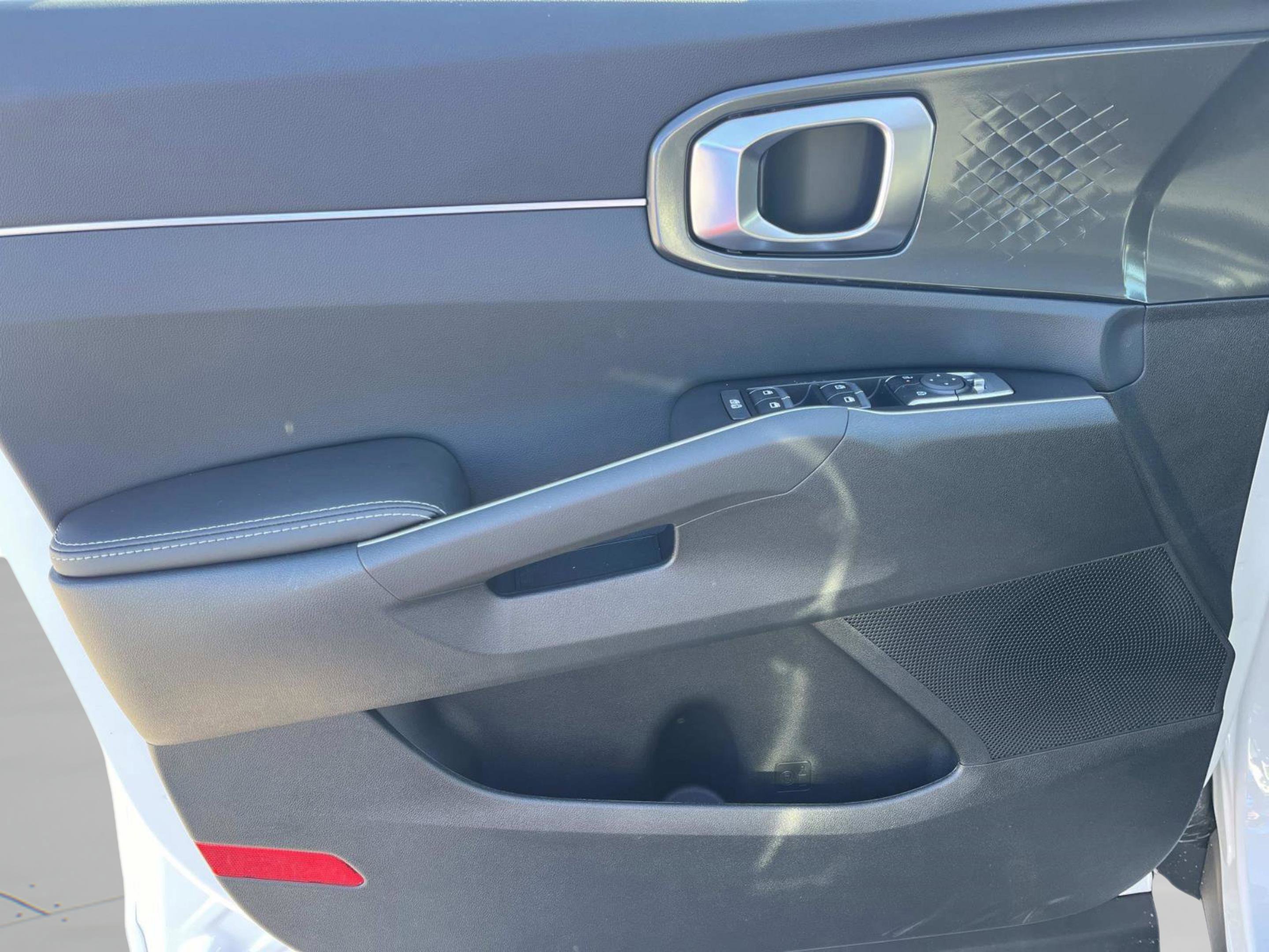 New 2026 Glacial White Pearl Kia S image 22