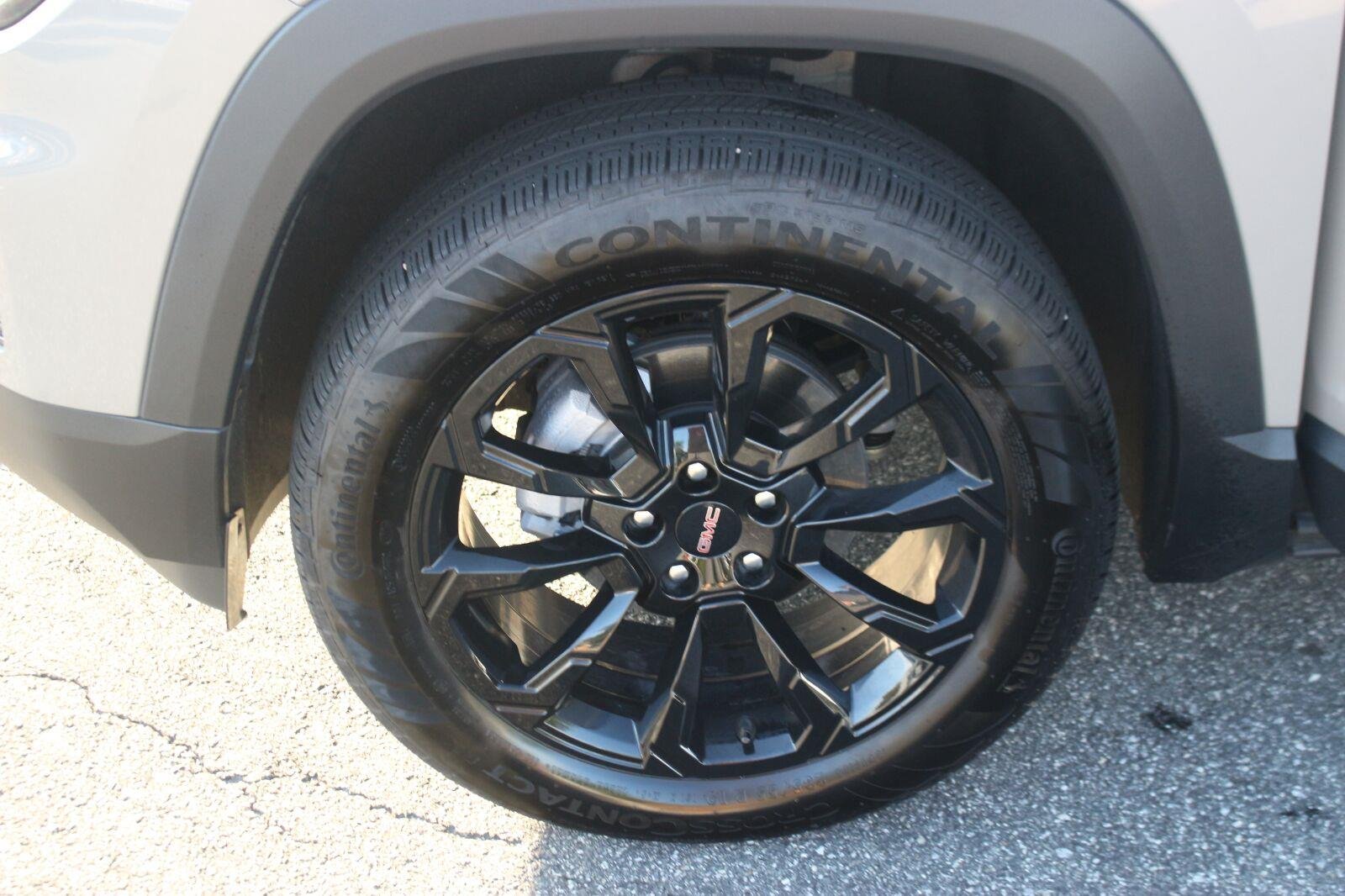 Used 2026 Riverstone Metallic GMC Elevation image 36