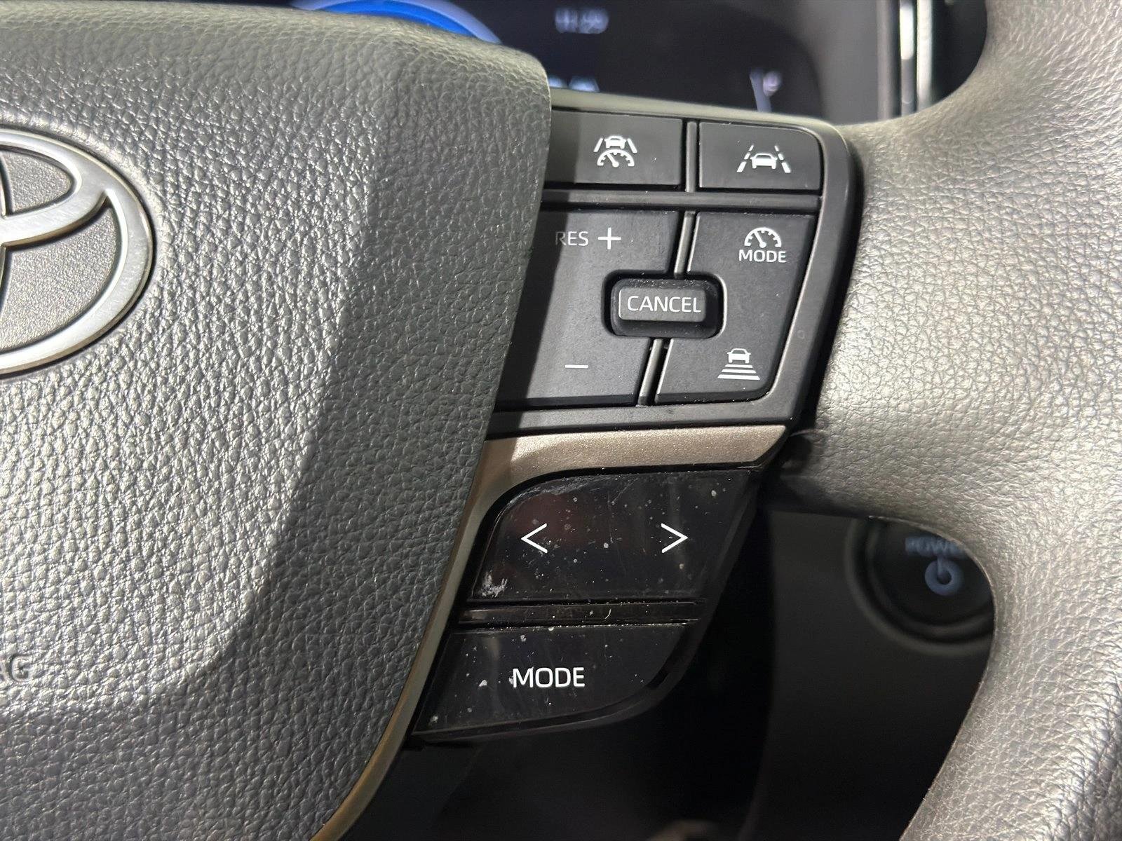 Used 2025 Ice Cap Toyota LE image 17