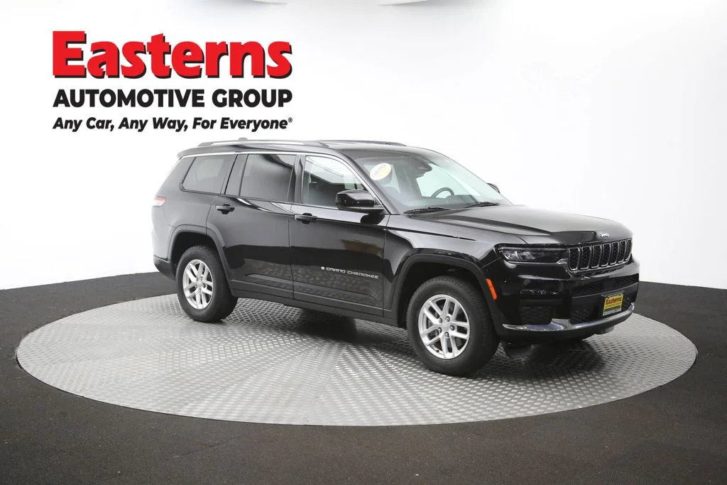 Used 2022 Black Jeep Laredo image 49