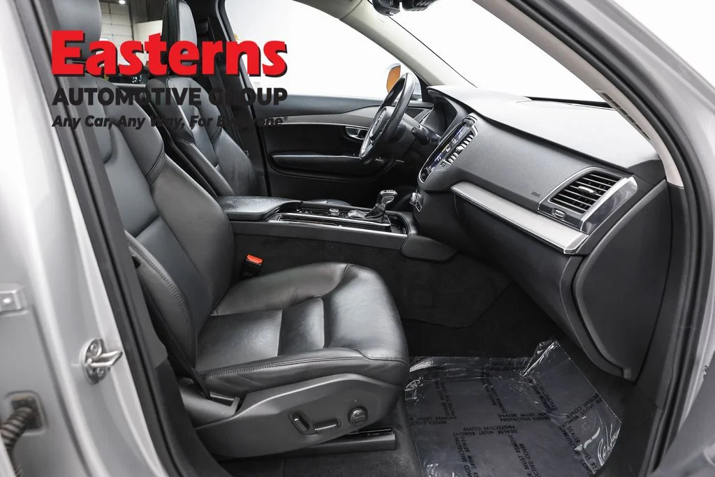Used 2022 Gray Volvo T5 Momentum image 24