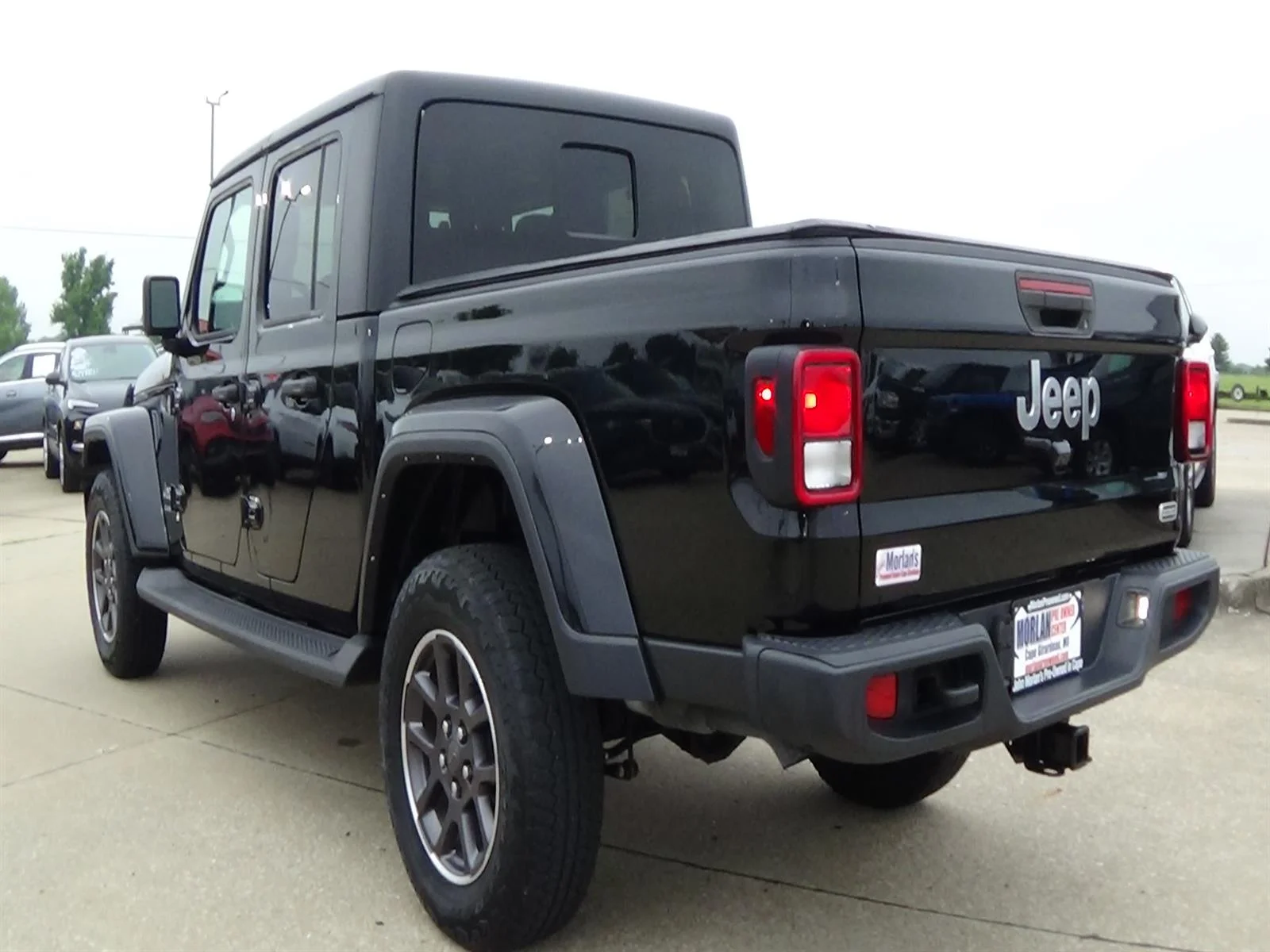 Used 2022 Black Clear Coat (px8) Jeep Overland image 8