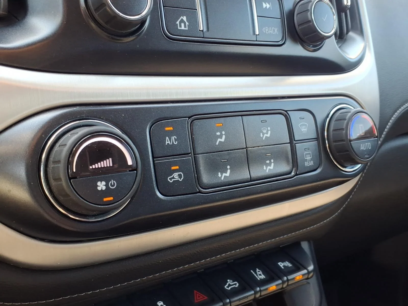 Used 2019 Quicksilver Metallic GMC 4WD SLE image 26
