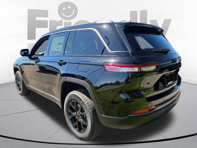 New 2026 Diamond Black Crystal Pearl-Coat Exterior Paint Jeep Altitude image 7