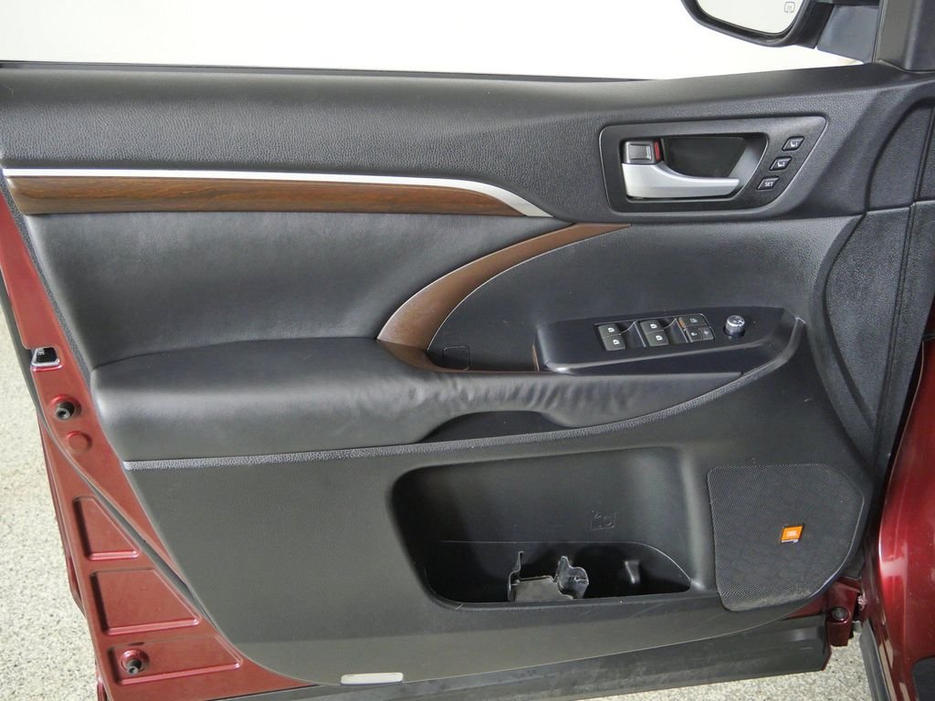 Used 2015 Red Toyota Limited image 32