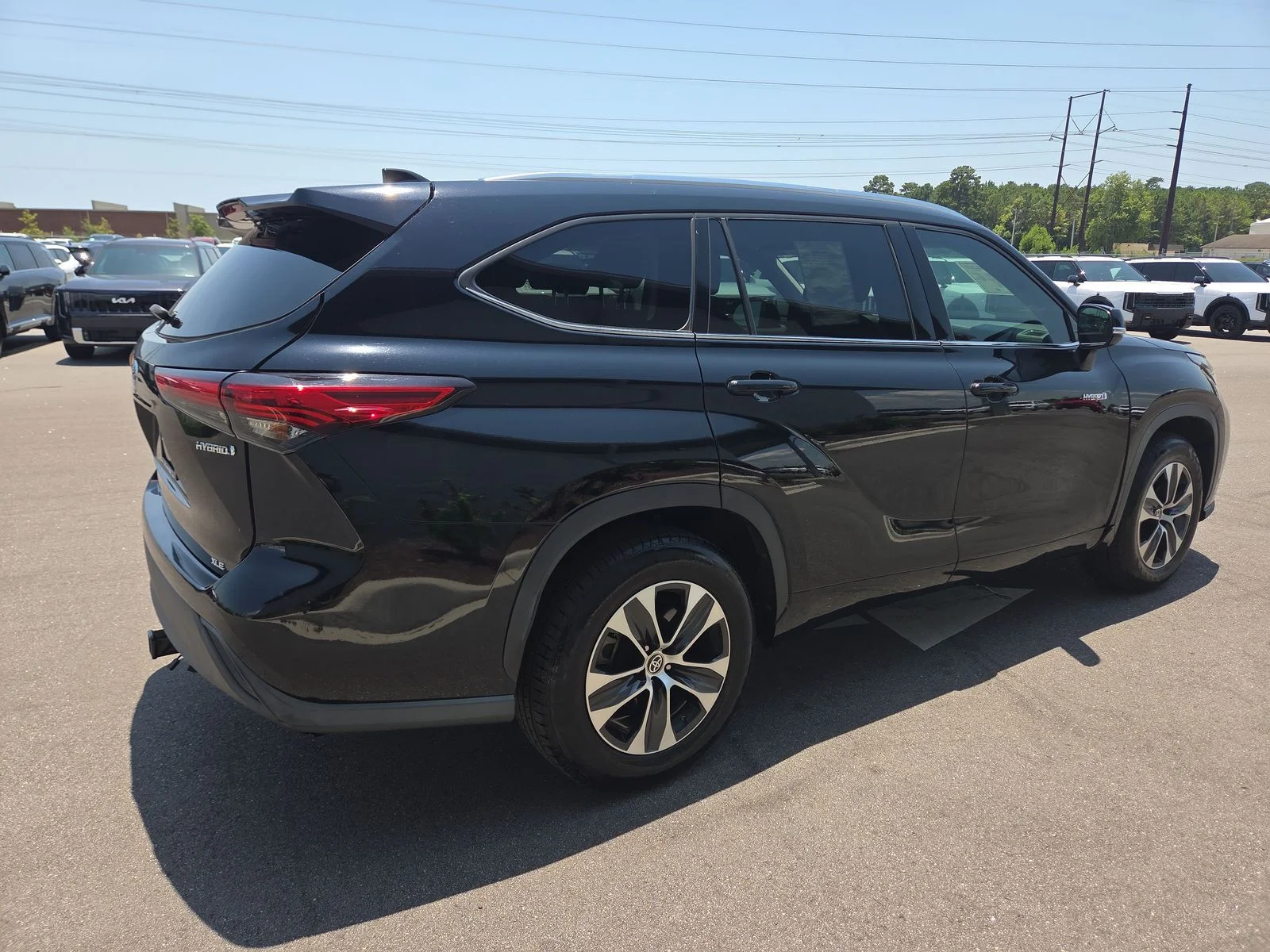 Used 2020 Midnight Black Metallic Toyota XLE image 5