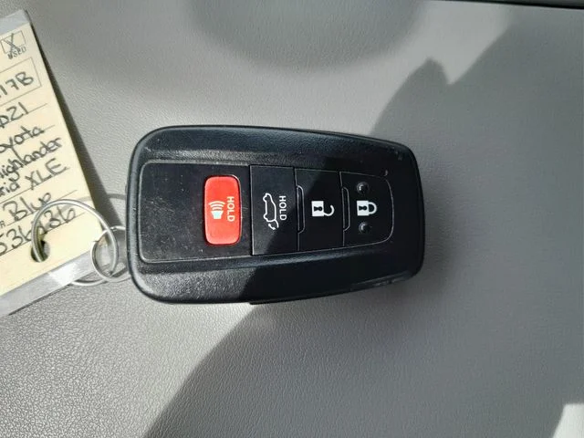 Used 2021  Toyota XLE image 10