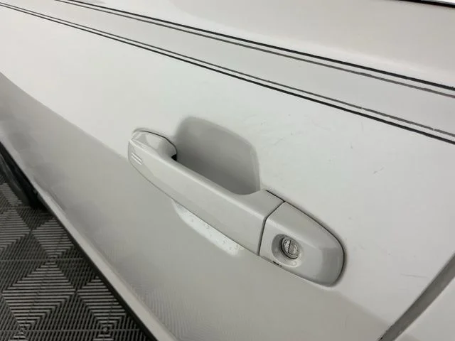 Used 2019 Crystal White Pearl Subaru Limited image 11