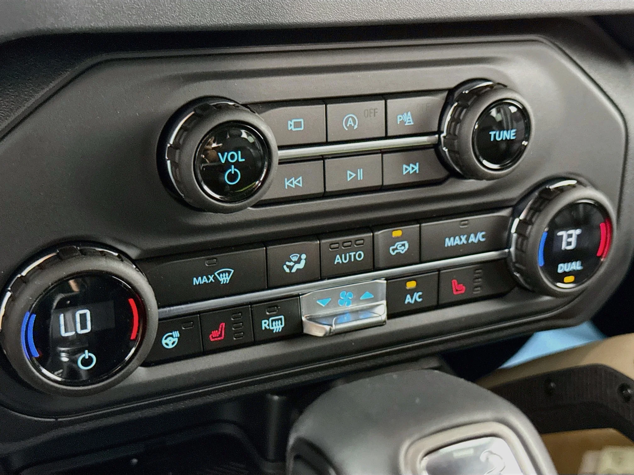 New 2025 Carbonized Gray Metallic Ford Badlands® image 16